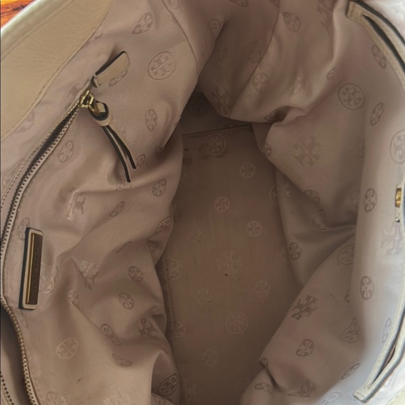 Tory Burch Cream Tote with Double-T Logo - Picture 8 of 10